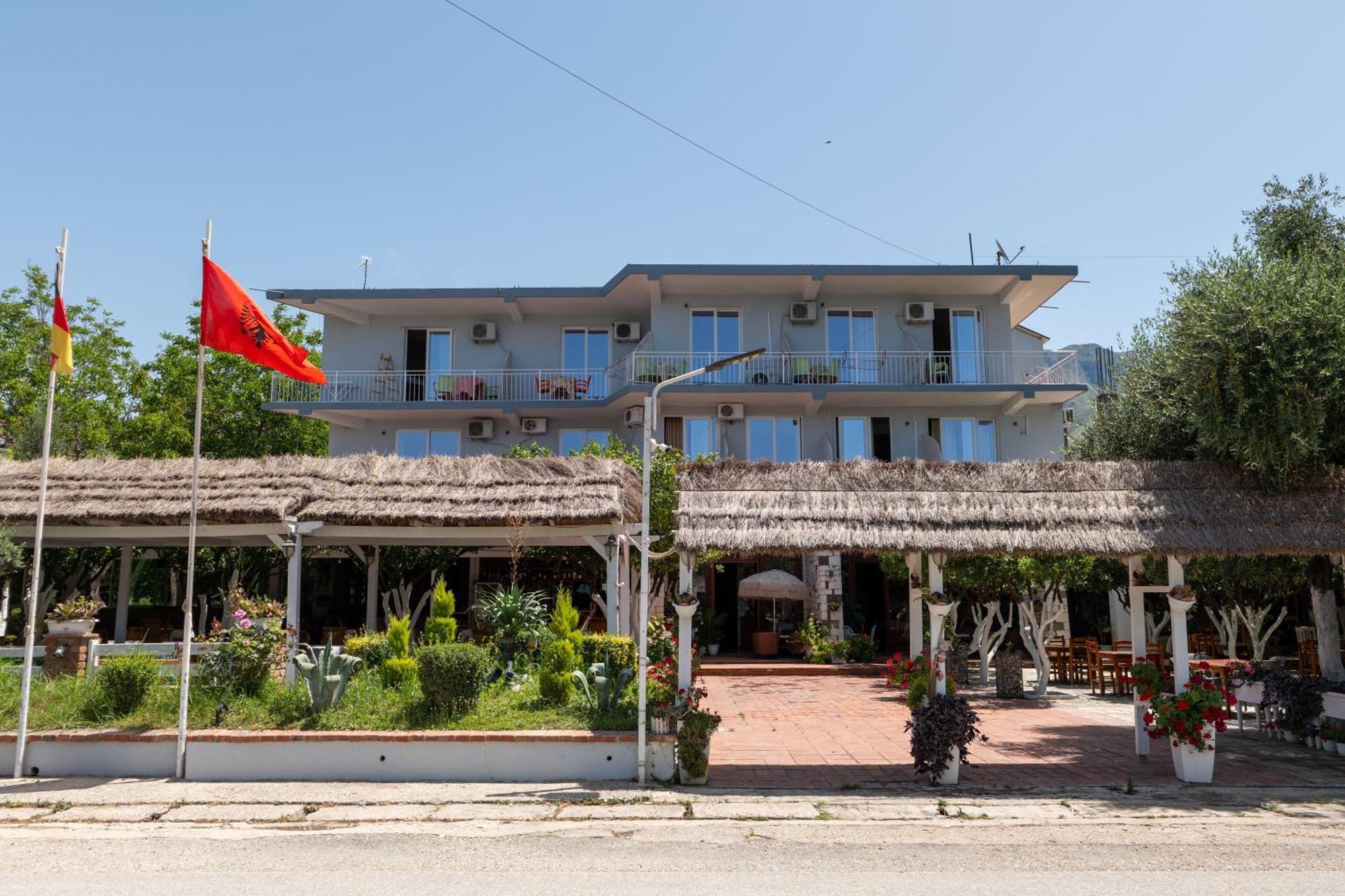 Nika Hotel 2*