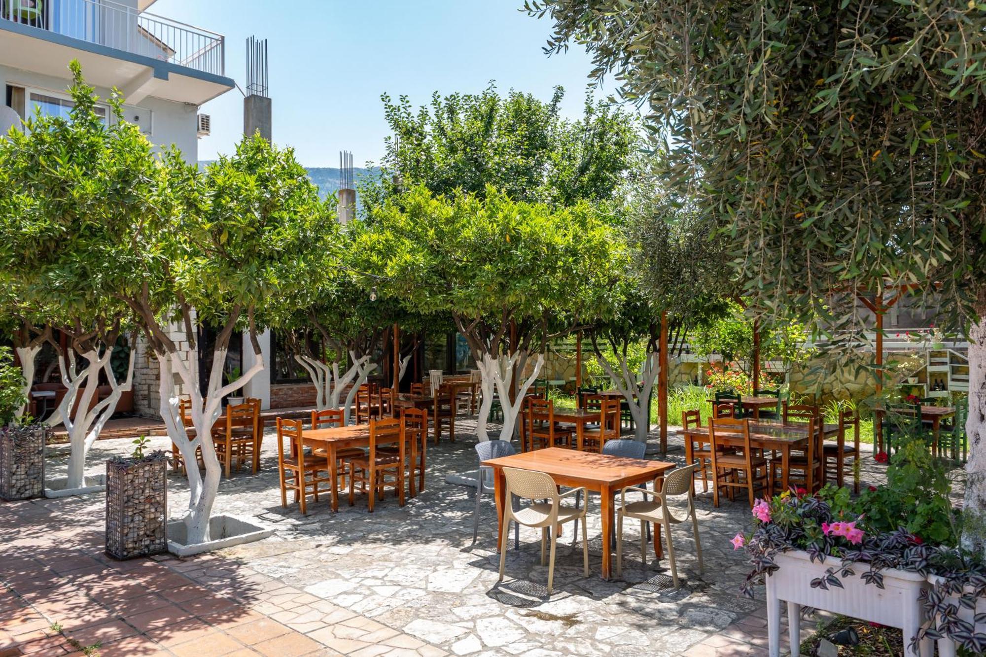Nika Hotel Radhimë